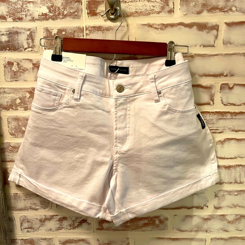 Silver Mid Rise Boyfriend short in White